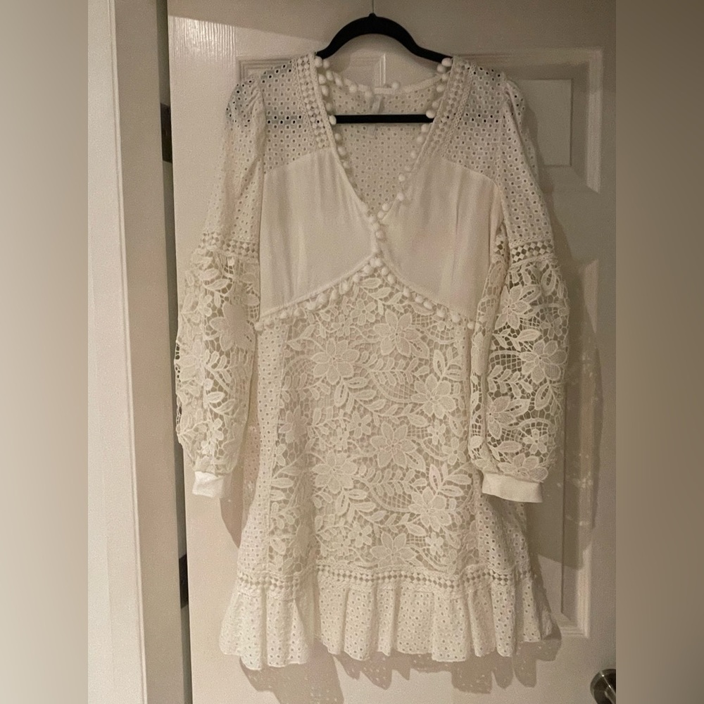 White cotton lace short dress. Very good quality. Longe sleeve. Size M